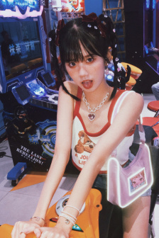 美女 0全身胸视频